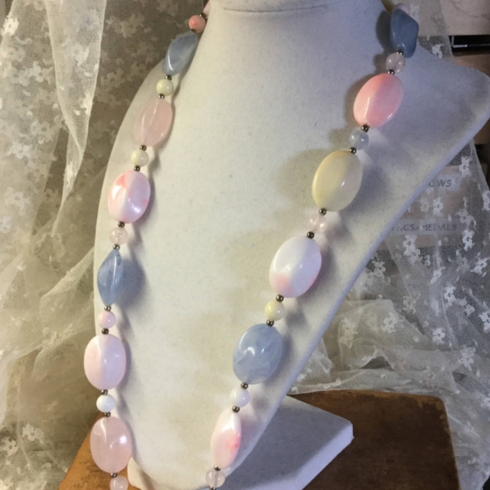 🌼 Vintage (60s/70s) pastel lucite bead necklace